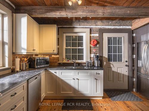 5795 Second Line, Erin, ON - Indoor Photo Showing Kitchen With Double Sink