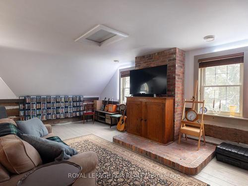 5795 Second Line, Erin, ON - Indoor Photo Showing Living Room