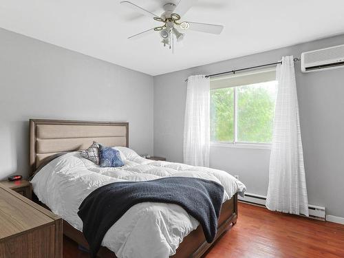 Chambre Ã  coucher principale - 6 Rue Lazure, Huntingdon, QC - Indoor Photo Showing Bedroom