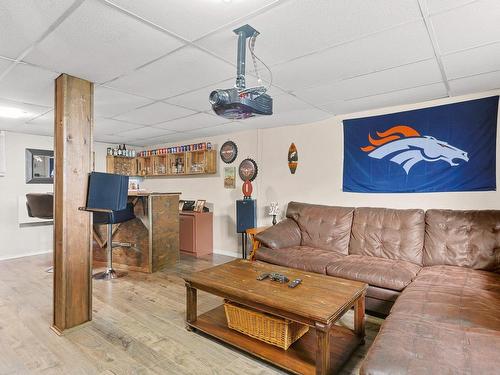 Salle familiale - 6 Rue Lazure, Huntingdon, QC - Indoor Photo Showing Living Room