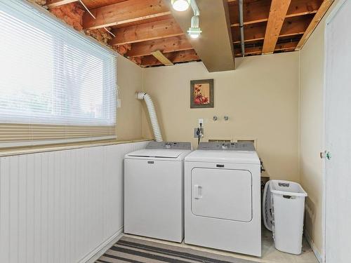 Salle d'eau - 6 Rue Lazure, Huntingdon, QC - Indoor Photo Showing Laundry Room