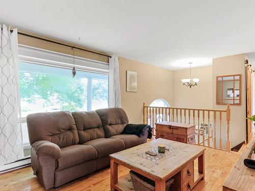 Salon - 6 Rue Lazure, Huntingdon, QC - Indoor Photo Showing Living Room