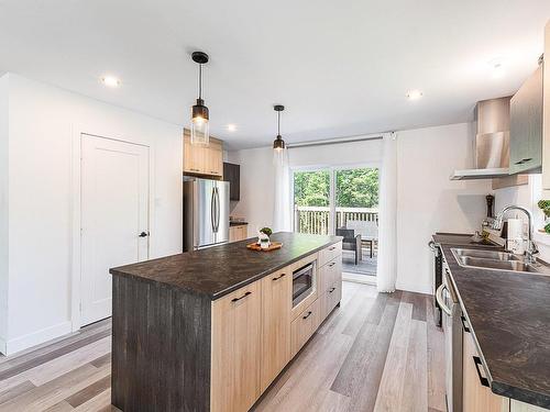 Cuisine - 6042 Rue Monet, Saint-Denis-De-Brompton, QC - Indoor Photo Showing Kitchen With Double Sink With Upgraded Kitchen