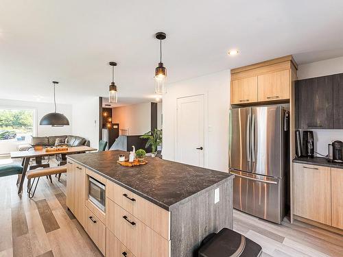 Cuisine - 6042 Rue Monet, Saint-Denis-De-Brompton, QC - Indoor Photo Showing Kitchen With Upgraded Kitchen