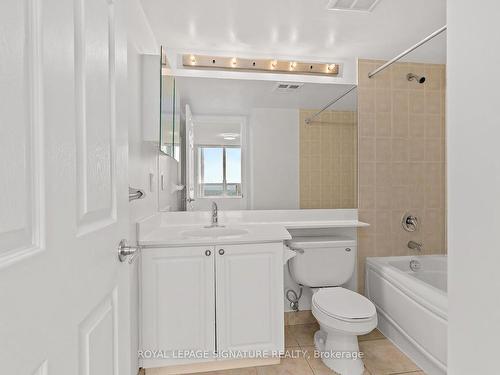 1802-55 Strathaven Dr, Mississauga, ON - Indoor Photo Showing Bathroom