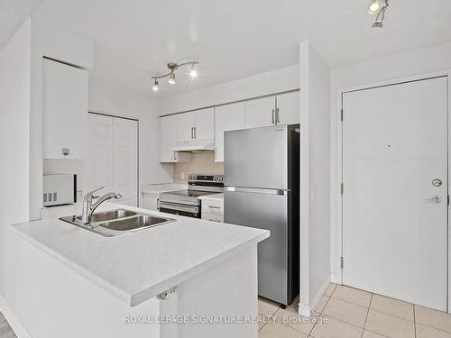 1802-55 Strathaven Dr, Mississauga, ON - Indoor Photo Showing Kitchen With Double Sink