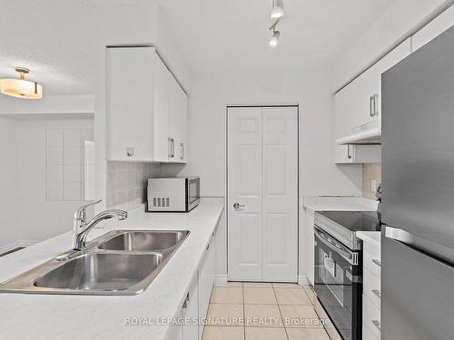 1802-55 Strathaven Dr, Mississauga, ON - Indoor Photo Showing Kitchen With Double Sink