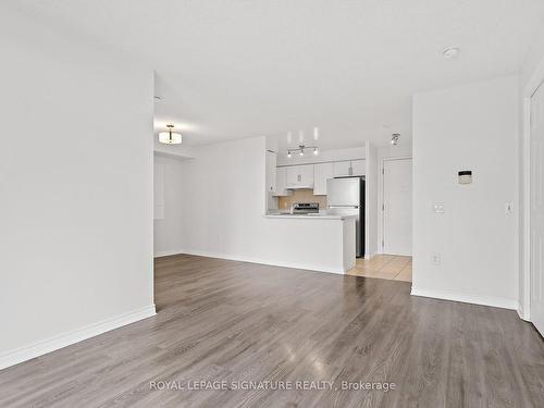 1802-55 Strathaven Dr, Mississauga, ON - Indoor Photo Showing Kitchen