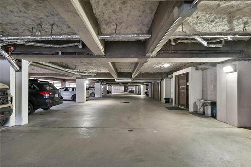 306-1777 Water Street, Kelowna, BC - Indoor Photo Showing Garage