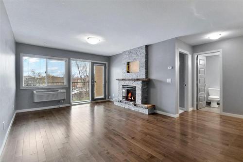 306-1777 Water Street, Kelowna, BC - Indoor Photo Showing Living Room With Fireplace