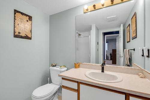 111-180 Hollywood Road, Kelowna, BC - Indoor Photo Showing Bathroom