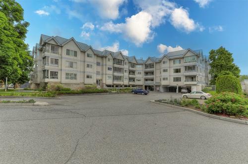 111-180 Hollywood Road, Kelowna, BC - Outdoor With Facade