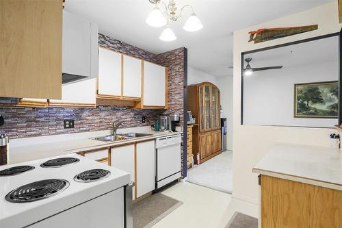 111-180 Hollywood Road, Kelowna, BC - Indoor Photo Showing Kitchen With Double Sink