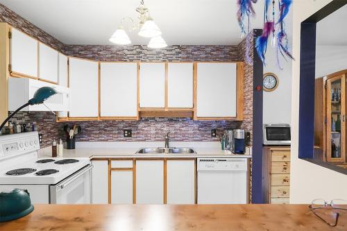 111-180 Hollywood Road, Kelowna, BC - Indoor Photo Showing Kitchen With Double Sink