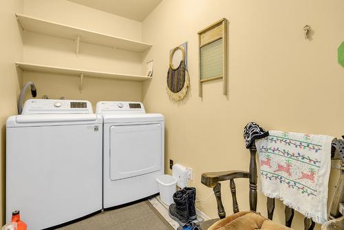 111-180 Hollywood Road, Kelowna, BC - Indoor Photo Showing Laundry Room