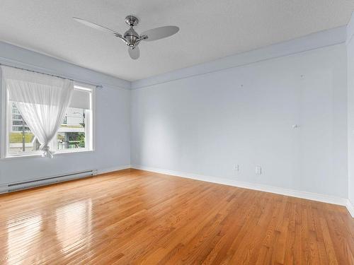 Master bedroom - 202-3430 Boul. Le Carrefour, Laval (Chomedey), QC - Indoor Photo Showing Other Room