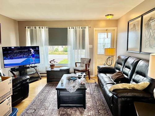 Living room - 45 Ch. De La Grande-Allée, Les Îles-De-La-Madeleine, QC - Indoor Photo Showing Living Room