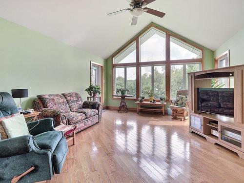 Living room - 289 Ch. De Richford, Frelighsburg, QC - Indoor Photo Showing Living Room