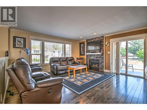 5409 Willow Drive, Vernon, BC - Indoor Photo Showing Living Room With Fireplace