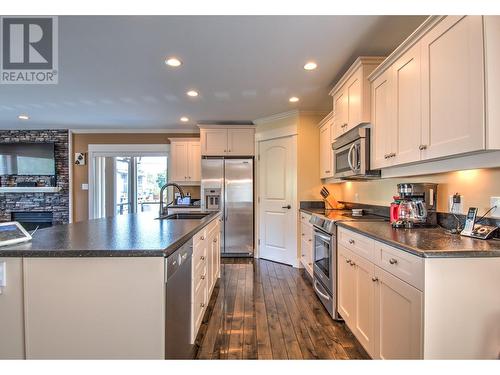 5409 Willow Drive, Vernon, BC - Indoor Photo Showing Kitchen