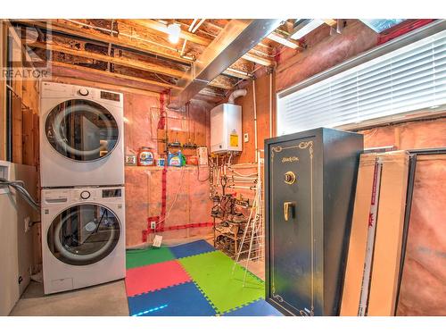 5409 Willow Drive, Vernon, BC - Indoor Photo Showing Laundry Room