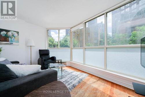 205 - 1055 Bay Street, Toronto (Bay Street Corridor), ON - Indoor