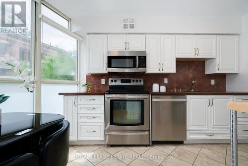 205 - 1055 Bay Street, Toronto (Bay Street Corridor), ON - Indoor Photo Showing Kitchen