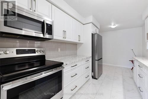 28 White Boulevard, Vaughan (Brownridge), ON - Indoor Photo Showing Kitchen With Upgraded Kitchen