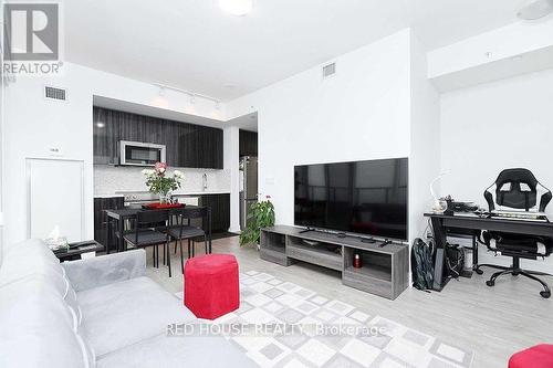 5709 - 30 Shore Breeze Drive, Toronto (Mimico), ON - Indoor Photo Showing Living Room