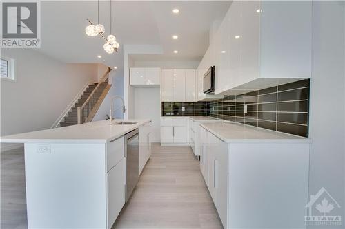 133 Duford Street Unit#A, Ottawa, ON - Indoor Photo Showing Kitchen With Upgraded Kitchen