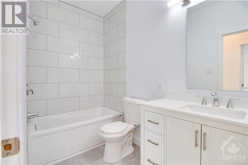 133 Duford Street Unit#A, Ottawa, ON - Indoor Photo Showing Bathroom