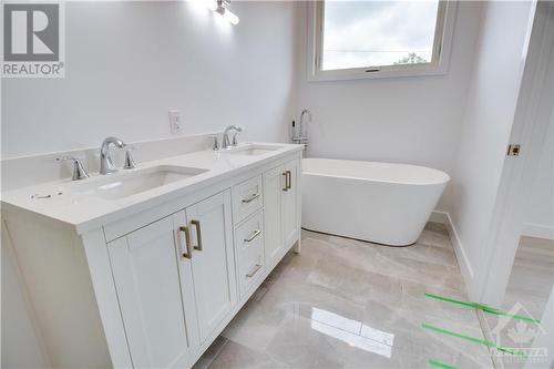 133 Duford Street Unit#A, Ottawa, ON - Indoor Photo Showing Bathroom