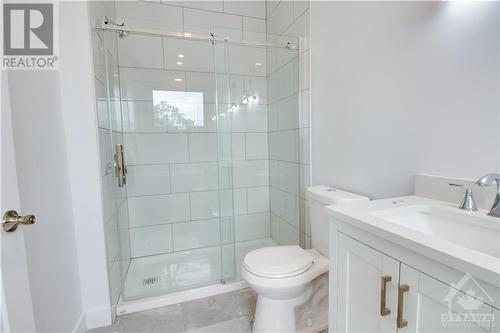 133 Duford Street Unit#A, Ottawa, ON - Indoor Photo Showing Bathroom