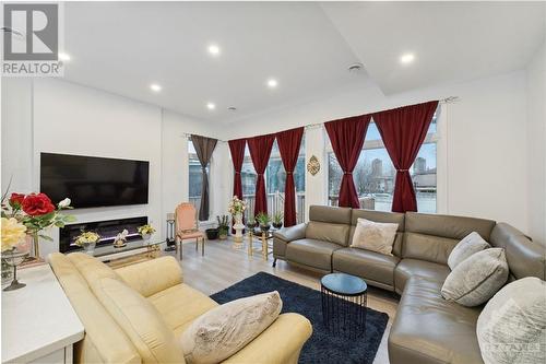 133 Duford Street Unit#A, Ottawa, ON - Indoor Photo Showing Living Room