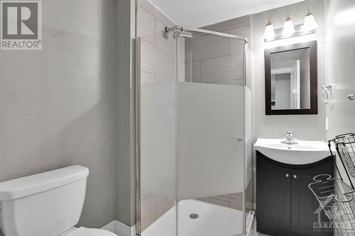 Unit 2 bath 2 - 501 Lyon Street, Ottawa, ON - Indoor Photo Showing Bathroom