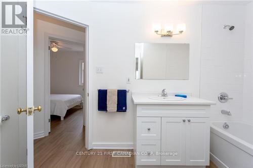 3 - 374 Edith Cavell Boulevard, Central Elgin (Port Stanley), ON - Indoor Photo Showing Bathroom