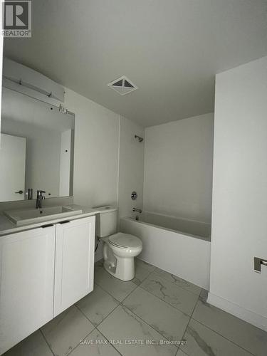 2309 - 55 Duke Street W, Kitchener, ON - Indoor Photo Showing Bathroom