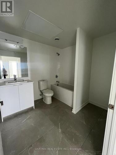 2309 - 55 Duke Street W, Kitchener, ON - Indoor Photo Showing Bathroom