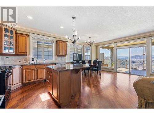 766 Denali Drive, Kelowna, BC - Indoor Photo Showing Kitchen