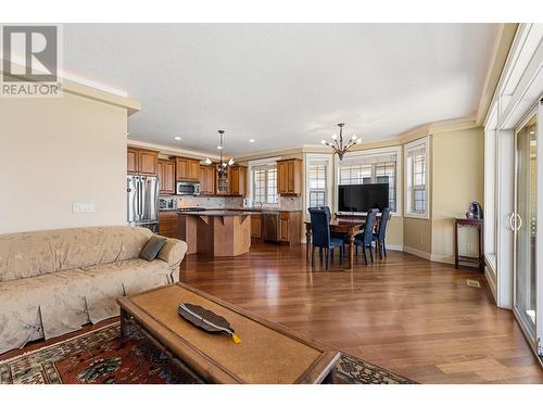 766 Denali Drive, Kelowna, BC - Indoor Photo Showing Living Room