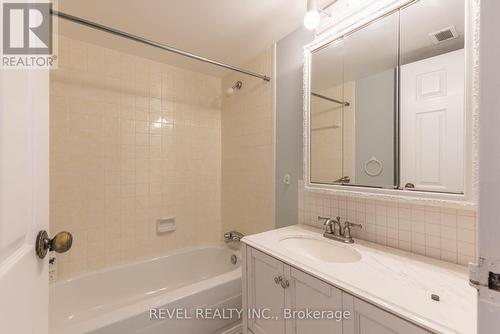 809 - 365 Geneva Street, West Lincoln, ON - Indoor Photo Showing Bathroom