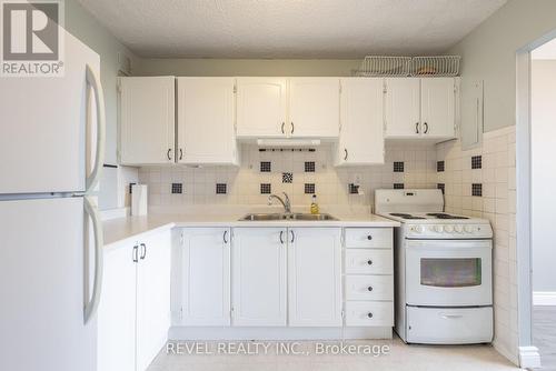 809 - 365 Geneva Street, West Lincoln, ON - Indoor Photo Showing Kitchen With Double Sink