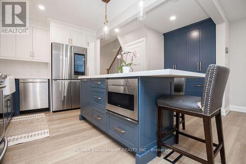 22 - 1809 Upper Wentworth Street W, Hamilton (Allison), ON - Indoor Photo Showing Kitchen With Upgraded Kitchen