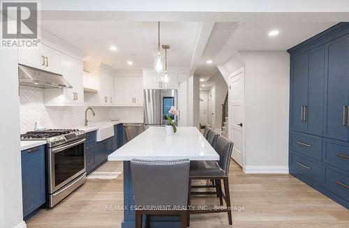 22 - 1809 Upper Wentworth Street W, Hamilton (Allison), ON - Indoor Photo Showing Kitchen With Upgraded Kitchen