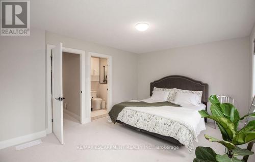 22 - 1809 Upper Wentworth Street W, Hamilton (Allison), ON - Indoor Photo Showing Bedroom