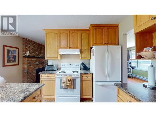 891 Funn Street, Quesnel, BC - Indoor Photo Showing Kitchen