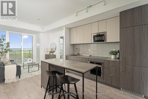 609 - 220 Missinnihe Way, Mississauga (Port Credit), ON - Indoor Photo Showing Kitchen