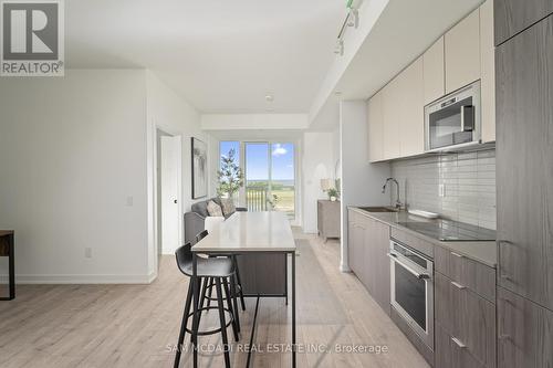 609 - 220 Missinnihe Way, Mississauga (Port Credit), ON - Indoor Photo Showing Kitchen With Upgraded Kitchen