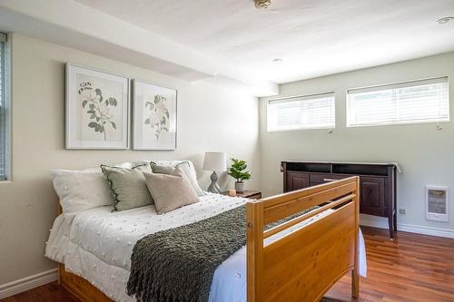 58 Hillcrest Avenue, Hamilton, ON - Indoor Photo Showing Bedroom