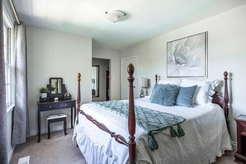 58 Hillcrest Avenue, Hamilton, ON - Indoor Photo Showing Bedroom